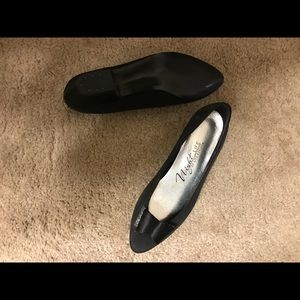 Really pretty dress flats, a little sparkle